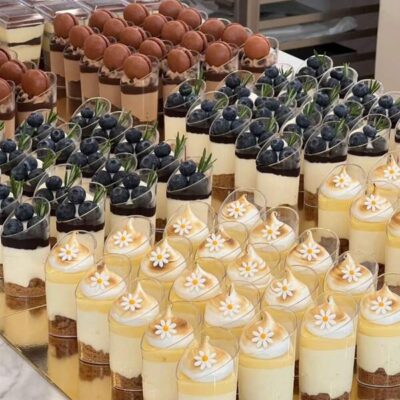 10/20/40/50pcs Mini Dessert Cups With Spoons Tiny Small Slanted Transparent Plastic Cups For Pudding, Mousse, Jelly, Party, Suitable For Mini Ice Cream Cakes, Dessert Decoration, Birthday Party, Wedding Party And Other Events