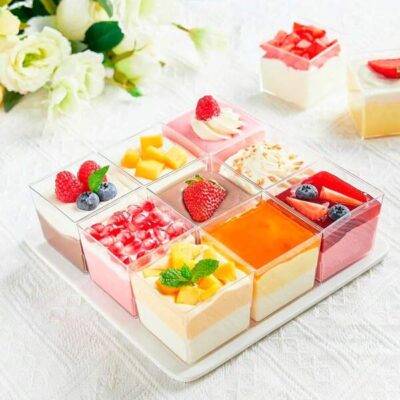 100pcs (50 Cups + 50 Lids) Mousse Cube Cups, Jelly Cups, Square Pudding 5oz/150ml Dessert Table Transparent Tic-Tac-Toe Pattern Trifle Cups, Wedding Party Dessert Table Decor Mini Cake Boxes |